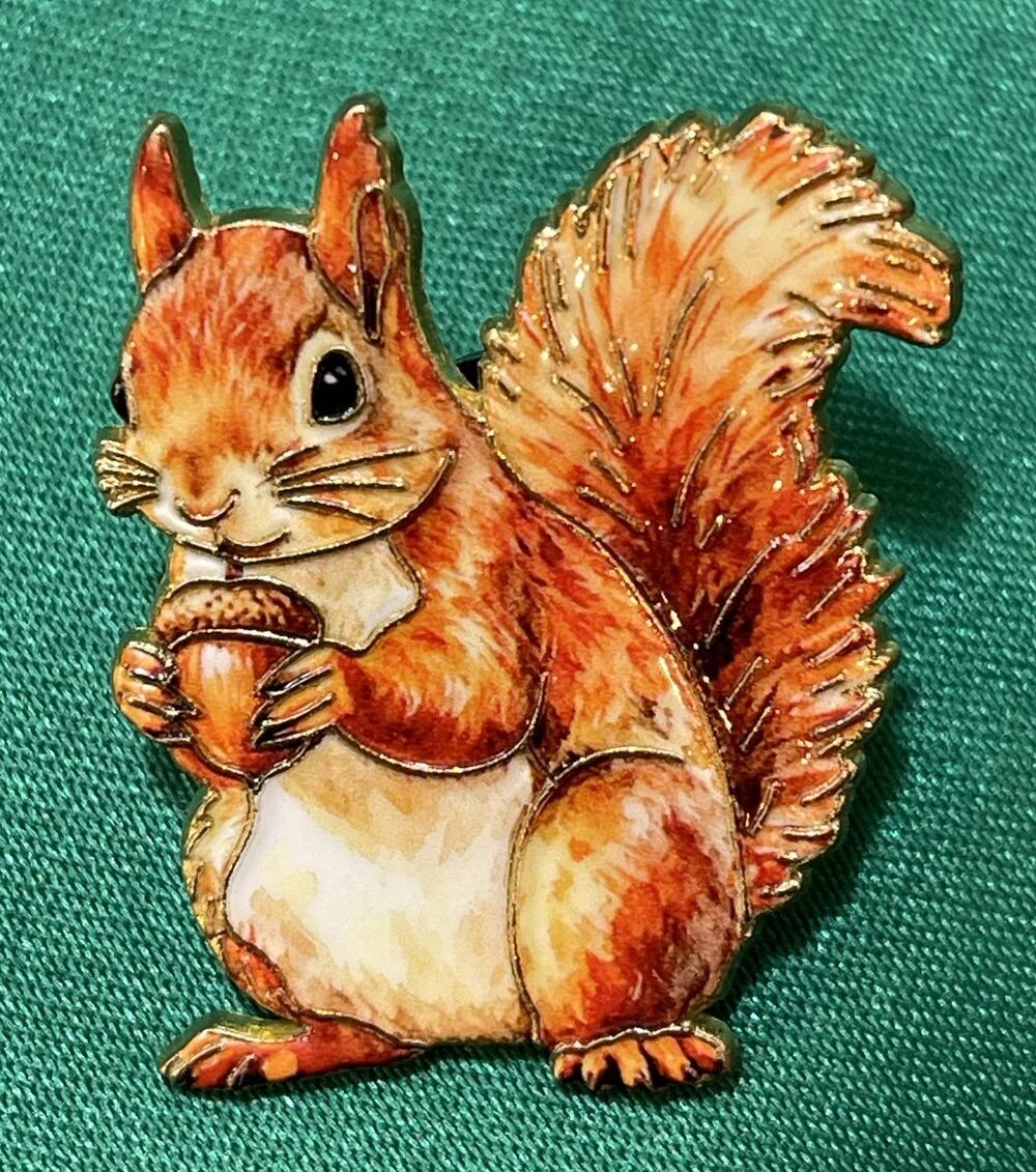 NWOT Brown Enamel Lapel Pin Brooch Squirrel Garden Yard Animals Acorn Cute